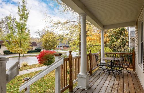 Traverse City House | Beautiful House Walk Everywhere AC Fire Pit