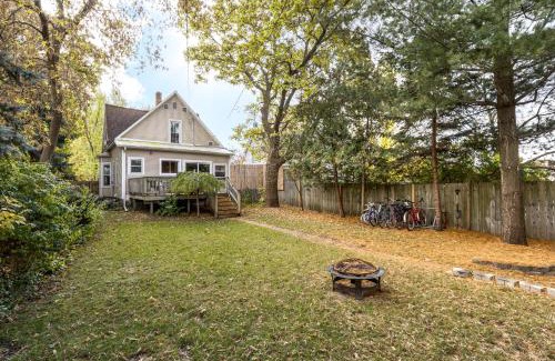 Traverse City House | Beautiful House Walk Everywhere AC Fire Pit