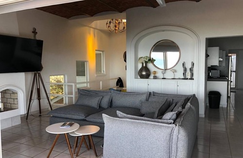 Raquet Club House | BEAUTIFUL HOUSE WITH A FULL VIEW TO THE LAKE OF CHAPALA AND MOUNTAINS
