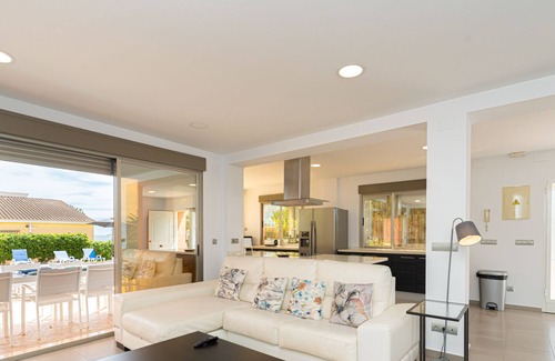 Coveta Fuma Villa | Beautiful house with sea views, 15 min walking from the beach and Tram station