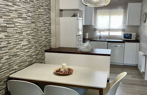 San Juan de la Nava Cottage | Beautiful house with pool in Navaluenga, just one hour from Madrid.