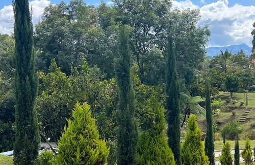 El Penol Ski Chalet | Beautiful House With Views To The Reservoir And Wonderful Waterfalls.