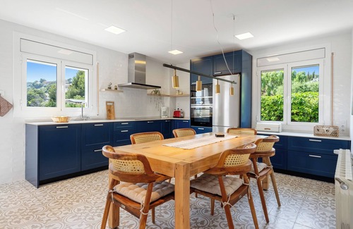 El Vendrell House | Beautiful house with large garden and pool - ideal for families and groups!