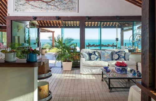 Buzios Villa | Beautiful house with nine suites, with unique views of the high seas