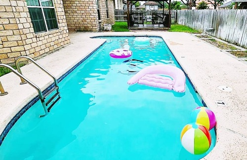 Palmhurst House | Beautiful House With Pool