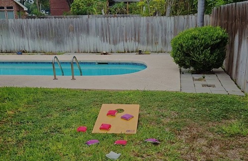 Palmhurst House | Beautiful House With Pool
