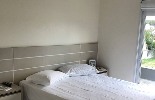 Barra da Lagoa House | Beautiful house with pool and 4 suites in a condominium