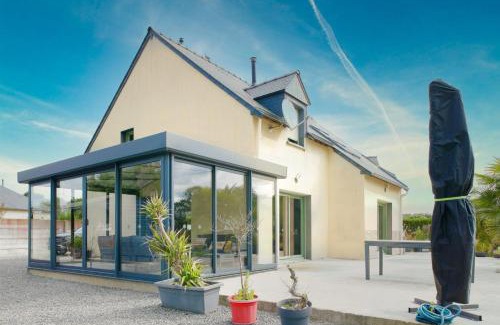Epiniac House | Beautiful house with terrace and garden