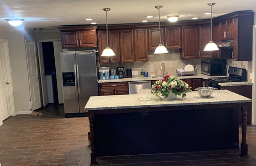 Dickinson House | Beautiful house with 4 bedrooms and 3 bathrooms