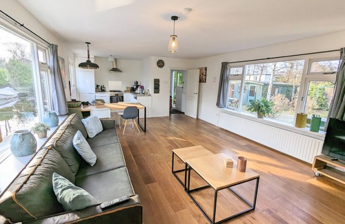 Zaandam Boat Rental | Beautiful houseboat at 15 min. from Amsterdam Central!