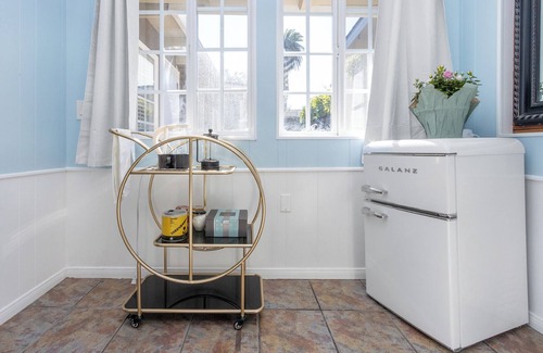 Alta Mesa House | Beautiful Hummingbird Suite w/kitchenette, patio & parking in Santa Barbara