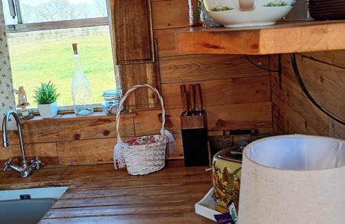 Tangmere Cabin | Beautiful Idilic Stay at The Box