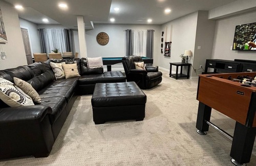 The Pinery House | Beautiful inviting comfy home w/views near horse park