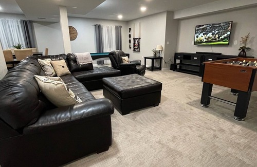 The Pinery House | Beautiful inviting comfy home w/views near horse park