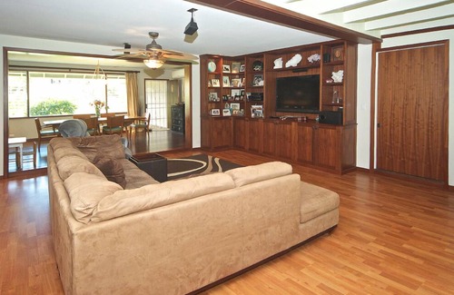 Waimanalo House | Beautiful Island Beach Home, Steps To Beach.