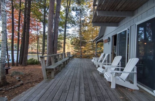 Barndoor Island House | Beautiful Island Lake House