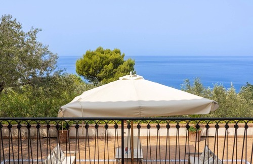 Castellabate Villa | Beautiful Italian villa with pool, sea view (Capri), close to the beach