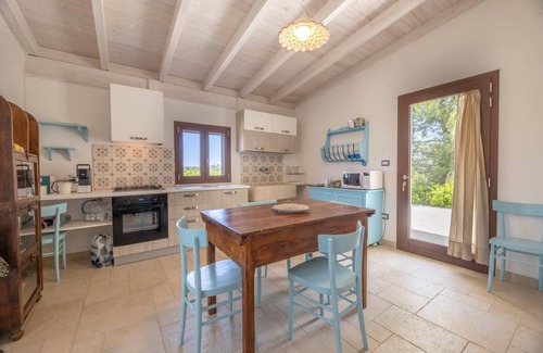 Aradeo Villa | Beautiful Italian Villa With Pool and Garden