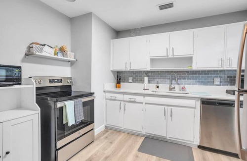 Sandalwood House | Beautiful Jacksonville Bungalow Centrally Located