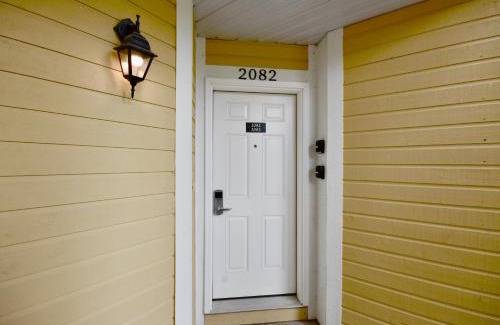 Oro-Medonte Apartment | Beautiful Jacuzzi Suite with Garden View-Studio