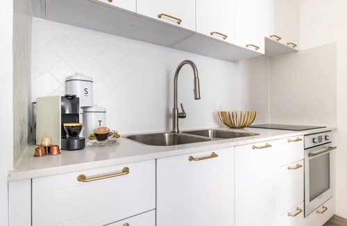 Mea She'arim Apartment | Beautiful Jerusalem Central free parking sukah