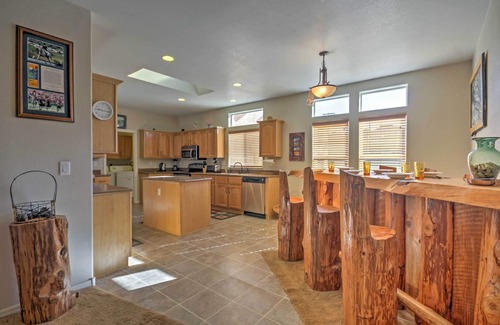 Kanab House | Beautiful Kanab Home w/Yard - Walk to Restaurants