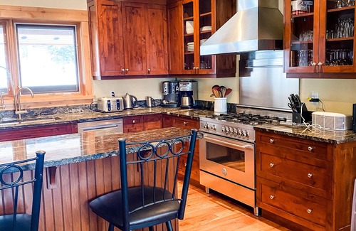 Golden House | Beautiful, Kicking Horse Mountain Resort, Ski In/Out, Family Friendly Home!