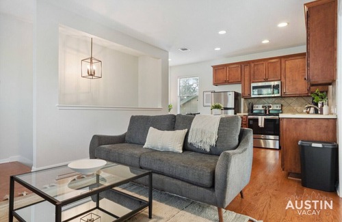 Clarksville House | Beautiful King Accommodations + Luxury Linen + W/D