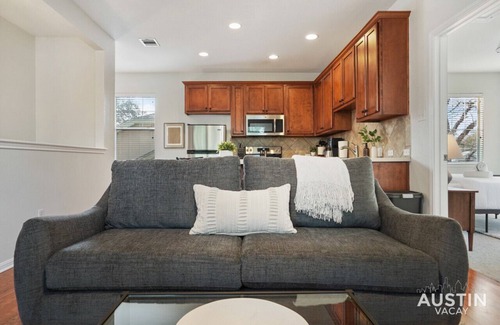 Clarksville House | Beautiful King Accommodations + Luxury Linen + W/D