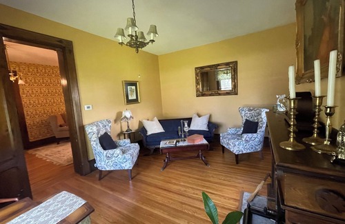 Canandaigua Bed & Breakfast | Beautiful King Size Bed, private bath and breakfast included