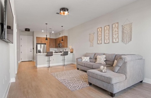 Buckhead Heights Apartment | Beautiful King Suite in the city of Atlanta