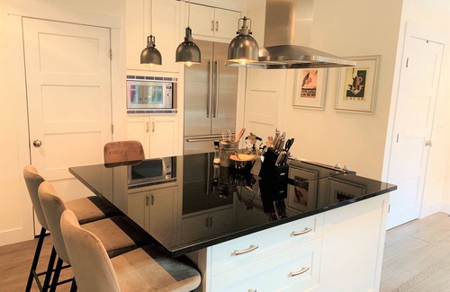 Kitsilano House | Beautiful Kitsilano 3 Bedroom, 2.5 Bathroom Near the Ocean