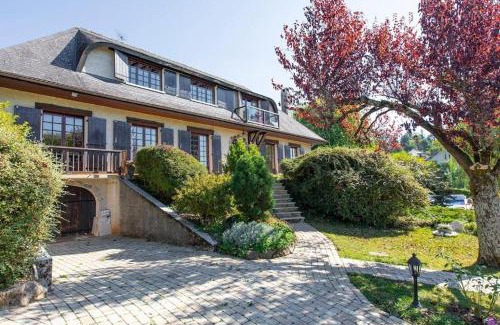 Menthon-Saint-Bernard Villa | Beautiful Lake Annecy Villa