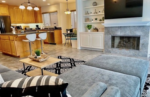 Village of La Jolla House | Beautiful La Jolla Village Home, Sleeps 9