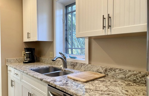 South Beach Condo | BEAUTIFUL LAGOON-VIEW VILLA W/TENNIS & WALK TO BEACH HILTON HEAD