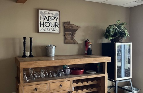 Grandy House | BEAUTIFUL LAKE CABIN with Amazing Views! Only 1 hour from Mpls St.Paul! RELAX