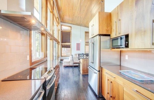 Worley Cabin | Beautiful Lake Coeur d'Alene Retreat: Deck & View!