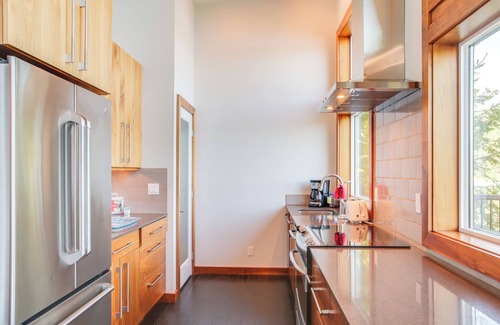 Worley Cabin | Beautiful Lake Coeur d'Alene Retreat: Deck & View!