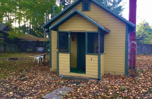 Ellsworth Cabin | Beautiful Lake! Cute Cabins! 6 Bedrooms, 3 Baths. Outdoor Lounge with Fire Pit!