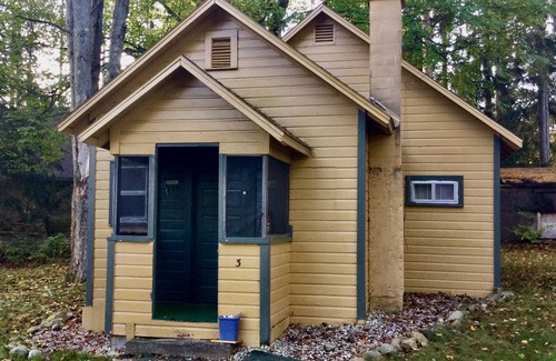 Ellsworth Cabin | Beautiful Lake! Cute Cabins! 6 Bedrooms, 3 Baths. Outdoor Lounge with Fire Pit!