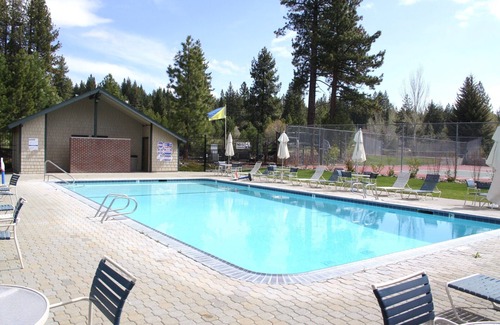 Lake Forest House | Beautiful Lake Forest Condo, 2Bd/2Ba, Pool, Hot Tub, Close To Lake And Town.
