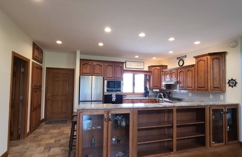 St. Marys House | Beautiful Lake Front house with lake access, fireplace, patio and grill. nn