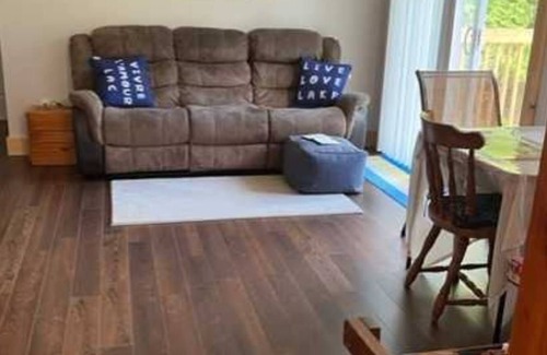 Manitoulin District House | Beautiful Lake Front Cottage