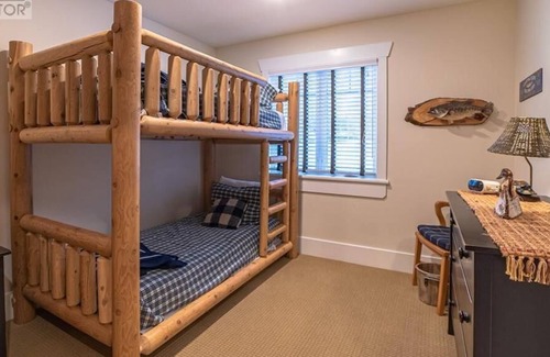 Baysville House | Beautiful Lake Front Cottage on Lake of Bays
