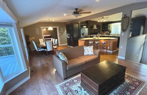 Kirkfield House | Beautiful Lake Front Cottage With A VIEW