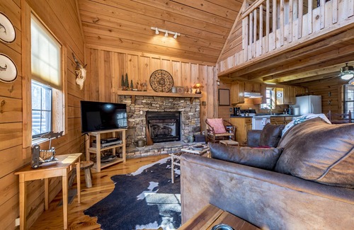 Mentone House | Beautiful lake front cabin nestled in the woods!