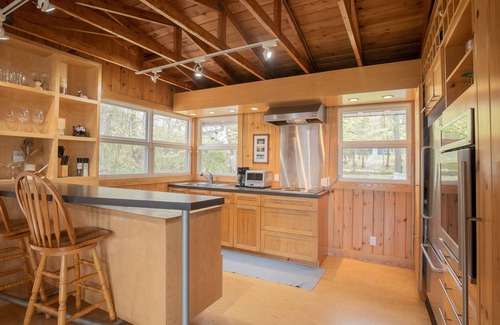Kincardine Cottage | Beautiful Lake Front Cottage