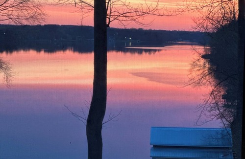 Leasburg House | Beautiful lake front family home