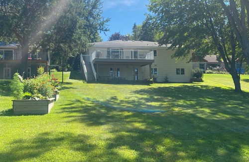 Waverly House | Beautiful Lake Front Home - 45 minutes from the Twin Cities