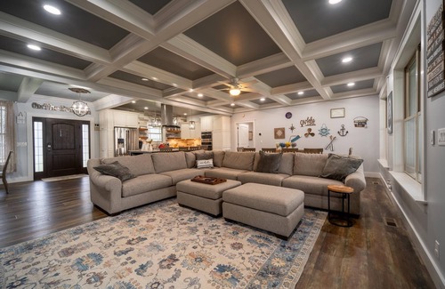 Dandridge House | Beautiful Lake Front Estate w/Dock Sleeps 20+